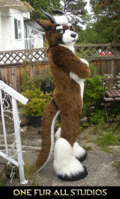 The tail and the hooves are both oversized!!
